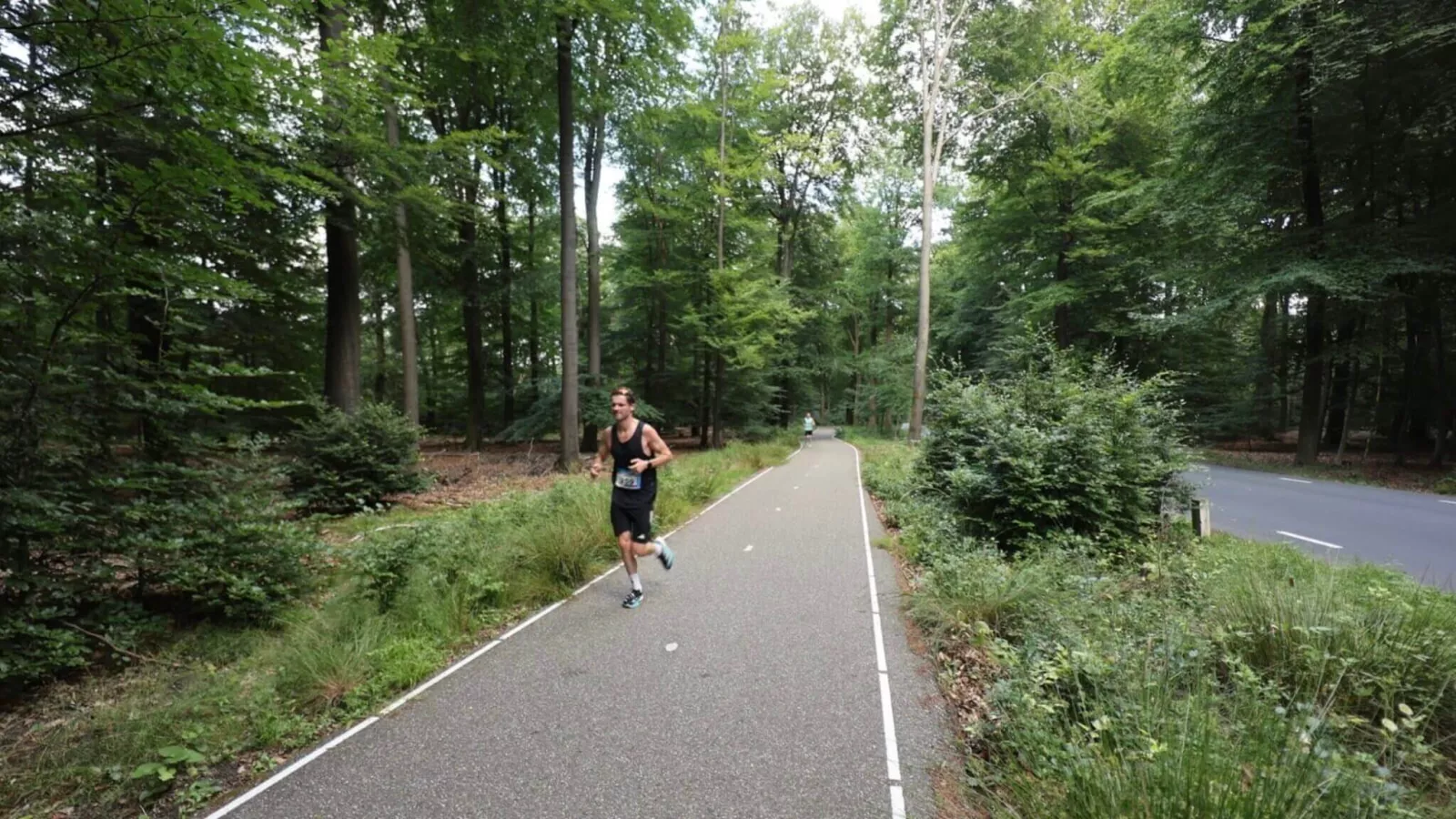 Midzomermarathon Apeldoorn: zomers hardlopen door groen Apeldoorn